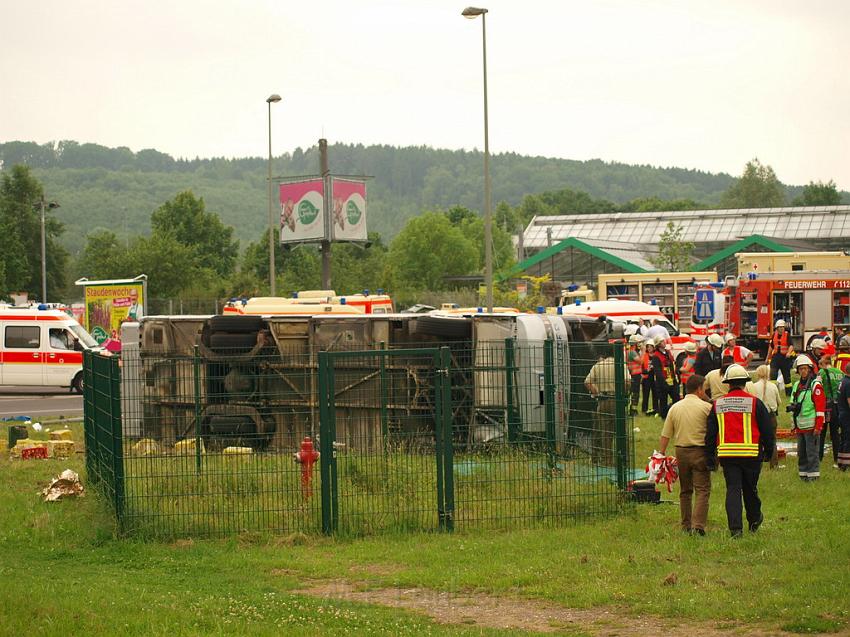 Schwerer Unfall mit Reisebus Lohmar Donrather Dreieck P208.JPG
